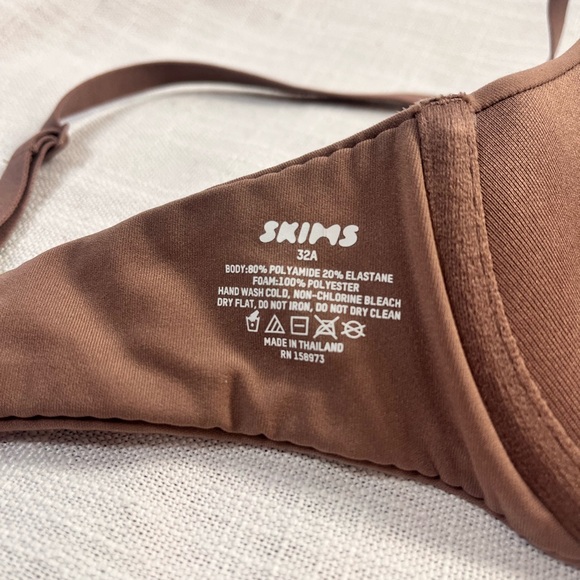 NEW WITH TAGS SKIMS Fits Everybody T-Shirt Bra 32A - Picture 4 of 5